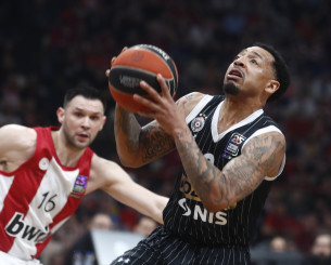 «Κατηγορούμενος για βαριά σωματική βλάβη ο Κάρλικ Τζόουνς»