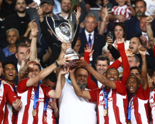 Η απονομή του Ολυμπιακού για την κατάκτηση του Κυπέλλου Ελλάδας