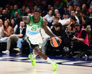 Το buzzer-beater του Κέντρικ Ναν στο πρώτο ημίχρονο κόντρα στην Φενέρμπαχτσε (video)