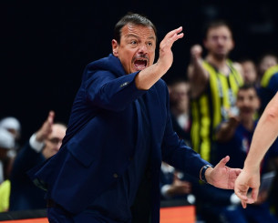 Έξαλλος Αταμάν δέχτηκε τεχνική ποινή στον ημιτελικό με Φενέρμπαχτσε (video)