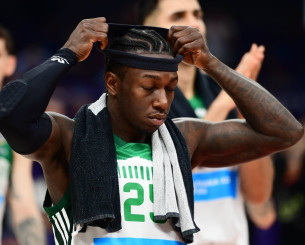 Ειρωνικό «MVP» των φίλων του Ολυμπιακού στον Ναν (video)