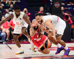 O Φουρνιέ έπαιζε μόνος του, η Μονακό κέρδισε τον αγνώριστο Ολυμπιακό και πέρασε στον τελικό