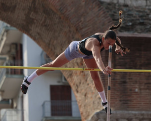 Μια 16χρονη Κερκυραία απείλησε το ρεκόρ νεανίδων της Στεφανίδη στο επί κοντώ!