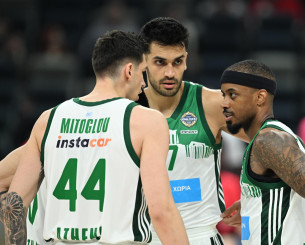 Eντυπωσιακό κάρφωμα του Γιουρτσεβέν από πάσα του Μπράουν (video)