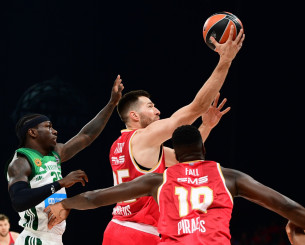 Τρομερός ο Πίτερς στο πρώτο ημίχρονο: Έβαλε 19 πόντους σε 16 λεπτά και συνεχίζει...