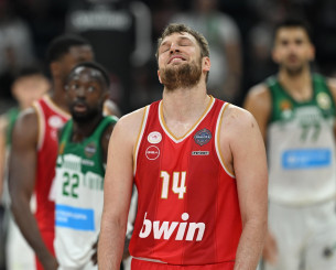 Ο Βεζένκοφ απάντησε με χειροκρότημα στην ειρωνεία των οπαδών του Παναθηναϊκού