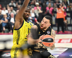 H Φενέρμπαχτσε, είναι ο «δήμιος» του Μάικ Τζέιμς