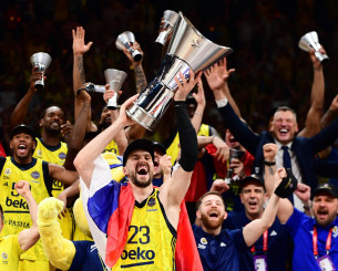 Γκούντουριτς στα ελληνικά: «Χριστός Ανέστη»