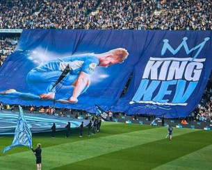 Συγκλονιστικό πανό για το τελευταίο ματς του Ντε Μπρόινε στο «Etihad»