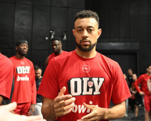 Η Web TV του Athletiko στην προπόνηση του Ολυμπιακού και της Μονακό στο Άμπου Ντάμπι