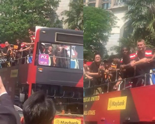 Εικόνες που προκαλούν θλίψη - Η Μάντσεστερ Γιουνάιτεντ έκανε... παρέλαση στη Μαλαισία χωρίς τρόπαιο, χωρίς οπαδούς