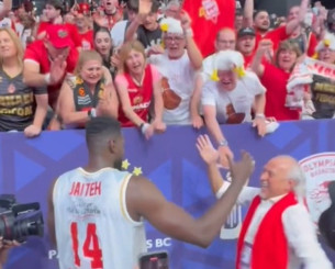 Παίκτες και φίλαθλοι της Μονακό παρέα με τον Φεντορίτσεφ πανηγυρίζουν την πρόκριση στον τελικό (video)