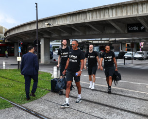 Video του Athletiko με την άφιξη της Μονακό στο ξενοδοχείο στο Άμπου Ντάμπι - Τους έβαλαν από το πλάι