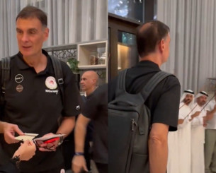 Η παραδοσιακή υποδοχή του Μπαρτζώκα στο ξενοδοχείο του Άμπου Ντάμπι (video)