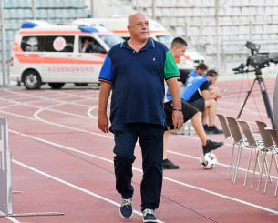 Ατύχημα για τον Αχιλλέα Μπέο - Γλίστρησε κι έπεσε στο λιμάνι του Βόλου