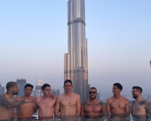 Το διασκεδάζουν στο Άμπου Ντάμπι τέσσερις ποδοσφαιριστές του Ολυμπιακού