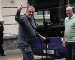 Οπαδοί της Τότεναμ αποθέωσαν τον Ποστέκογλου έξω από το ξενοδοχείο (video)