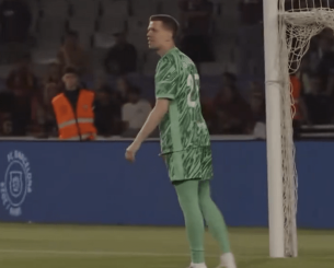 Ο γιος του Σέζνι είναι παικταράς, αλλά ο μπαμπάς του δεν τον αφήνει να του βάλει γκολ (video)