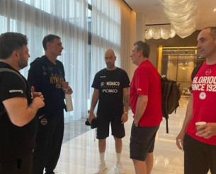 Βίντεο: Η αγκαλιά Μπαρτζώκα με Σπανούλη στο ξενοδοχείο - «Μετακόμισε η οικογένεια;»