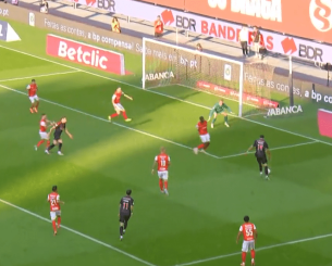 Το απίθανο τελείωμα του Παυλίδη που ισοφάρισε για την Μπενφίκα (video)