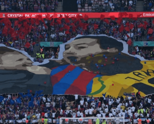 Η απόλυτα συγκινητική ιστορία: Τι κρύβεται πίσω από το πανό των οπαδών της Κρίσταλ Πάλας