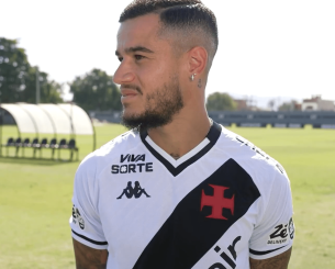 «Πάγωσε» ο Κουτίνιο - Πυροβολισμοί δίπλα του την ώρα που έδινε συνέντευξη (video)