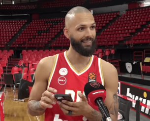 Ο Φουρνιέ είναι στο Άμπου Ντάμπι αλλά ψάχνει το καλύτερο σουβλάκι στην Αθήνα (video)