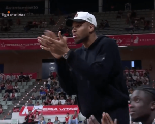 Ο Αντετοκούνμπο βρέθηκε στην Ισπανία και πανηγύρισε έξαλλα στον αγώνα του αδερφού του (video)