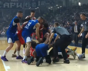 «Χάος» στο Μαυροβούνιο με πρωταγωνιστή τον Κάνααν - Βίδες και πέτρες στο γήπεδο (video)