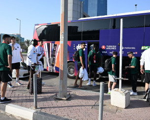 Η αναχώρηση του Παναθηναϊκού για προπόνηση - Ο Παπαπέτρου δυσανασχέτησε με την αφόρητη ζέστη (video)