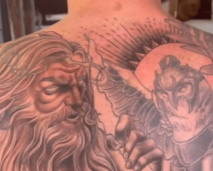 Το εντυπωσιακό τατουάζ στην πλάτη του Μπιανκόν (pics)