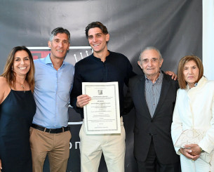 Η ζωή του Κωνσταντή Τζολάκη: Οι γονείς, ο παππούς με την γιαγιά και πως… σάρωσε τα πάντα σε ένα χρόνο