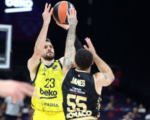 Η ανάρτηση του Ραζνάτοβιτς με ιταλικό τραγούδι που «φωνάζει»... Γκούντουριτς