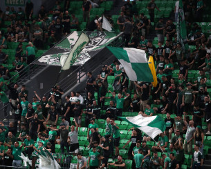 Ελεύθερος NBAer στα επίσημα του ΟΑΚΑ βλέπει τον πρώτο τελικό (video)