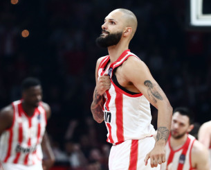 Ο Ολυμπιακός έβγαλε αντίδραση, κέρδισε τον Παναθηναϊκό και όλα από την αρχή