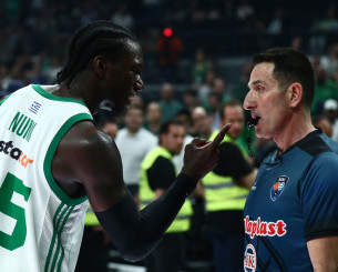 Καταγγελία Ολυμπιακού για Ναν: «Προσπάθησε να χτυπήσει τον διαιτητή  Θεωνά»