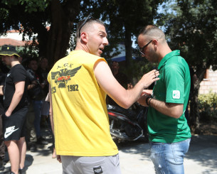 Η ΑΕΚ αποχαιρετά τον Χατζηχρήστο - Οπαδοί αντίπαλων ομάδων στην κηδεία, στεφάνια από Θύρα 7 και 13