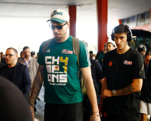 Ο Χουάντσο Ερνανγκόμεθ στο ΣΕΦ με μπλούζα του περσινού πρωταθλήματος (video)