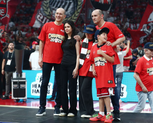 Έτσι έζησαν οι Αγγελόπουλοι την κατάκτηση του πρωταθλήματος από τον Ολυμπιακό (video)