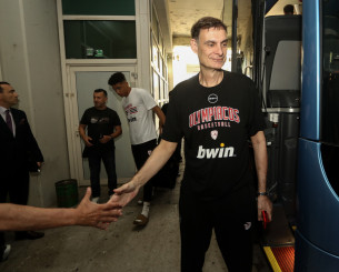 H άφιξη του Ολυμπιακού στο ΟΑΚΑ για τον τρίτο τελικό (video)