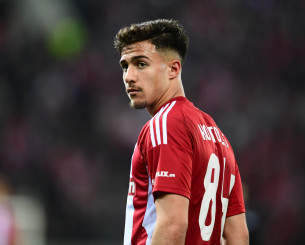 Ο Κωστούλας γίνεται ο 32ος Έλληνας που θα αγωνιστεί στην Premier League - Ποιοι ήταν οι προηγούμενοι