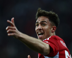 Ζαλίζει η λίστα της Μπράιτον στον Ολυμπιακό με έμψυχα ανταλλάγματα για τη μεταγραφή Κωστούλα