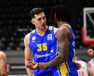 Ο αποχαιρετισμός του Ζούγρη στο Περιστέρι: «Είναι δύσκολο να φεύγεις από το σπίτι σου»