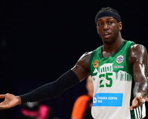 Κέντρικ Ναν: «Μιλήστε για τη βοήθεια που παίρνουν από τους τύπους με τα μαύρα και τα πορτοκαλί»