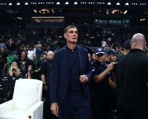 Εκκωφαντική γιούχα στο ΟΑΚΑ για την είσοδο του Μπαρτζώκα (video)