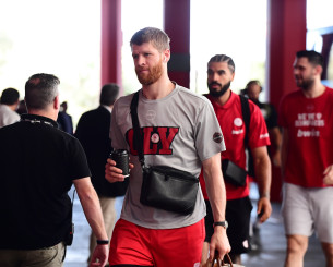 Κατέφθασε ο Ολυμπιακός στο ΣΕΦ (video)