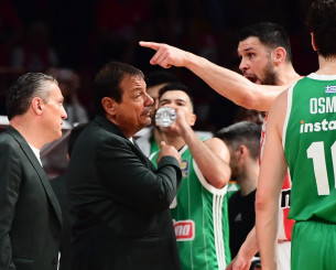 Ένταση ανάμεσα σε Αταμάν και Παπανικολάου με αφορμή φάουλ στον Σλούκα (video)