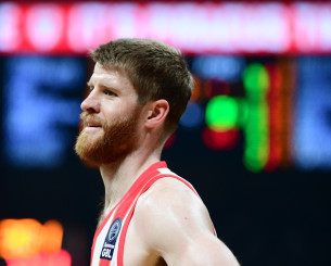 Η MVP εμφάνιση του Γουόκαπ με 16 πόντους και απόλυτη ευστοχία (video)