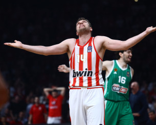 Εντός των γραμμών κόντρα, εκτός των γραμμών χάος και στο σύνολο... αμηχανία