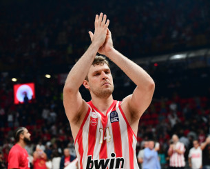 Βεζένκοφ: «Δεν υπάρχει καμία κόντρα μεταξύ παικτών, μη βάζετε λόγια...» (video)